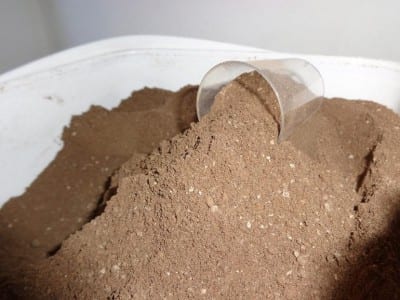 Abono orgánico de guano para enebros en maceta