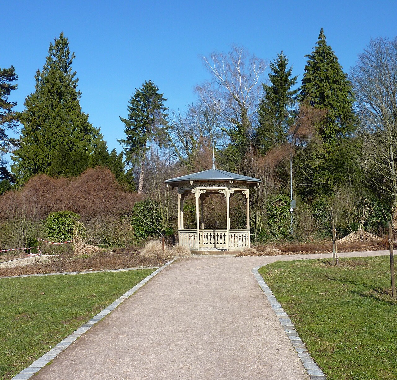 Caseta de madera de jardín: qué madera aguanta fuera