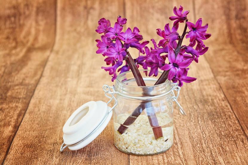 Ramo de flores en un florero