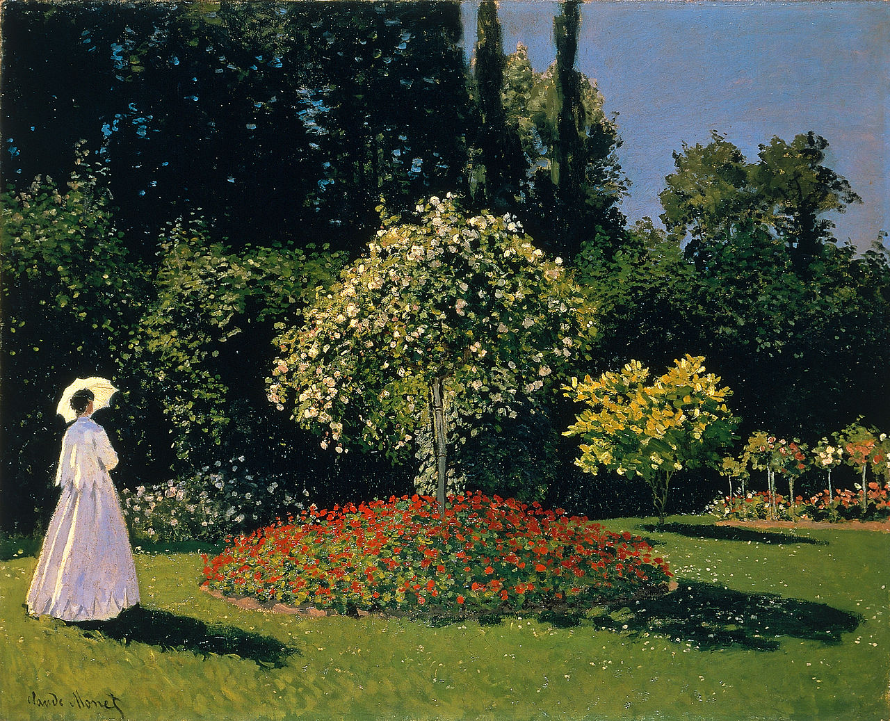 Sombrilla de jardín abierta sobre una mesa