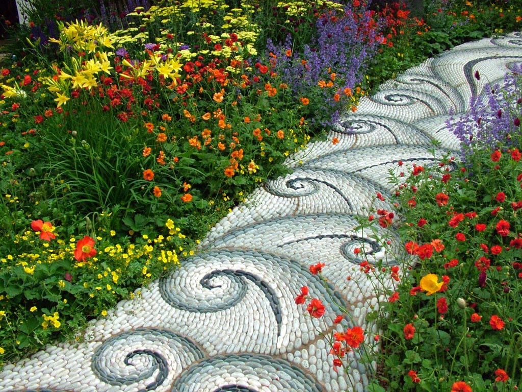 Decorar el jardín: caminos, rincones, muebles y topiaria