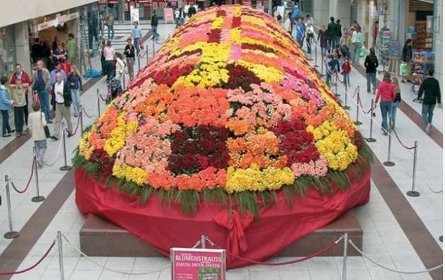 Composición floral de gran tamaño